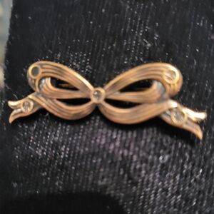 Brass tone bow brooch